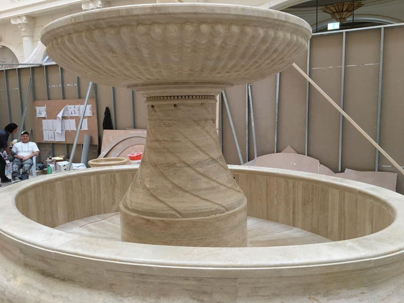 A phase of the assembly of the intravertine fountain